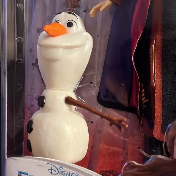 Disney Frozen II Anna & Olaf Doll Set - Red and Black - Picture 3 of 7